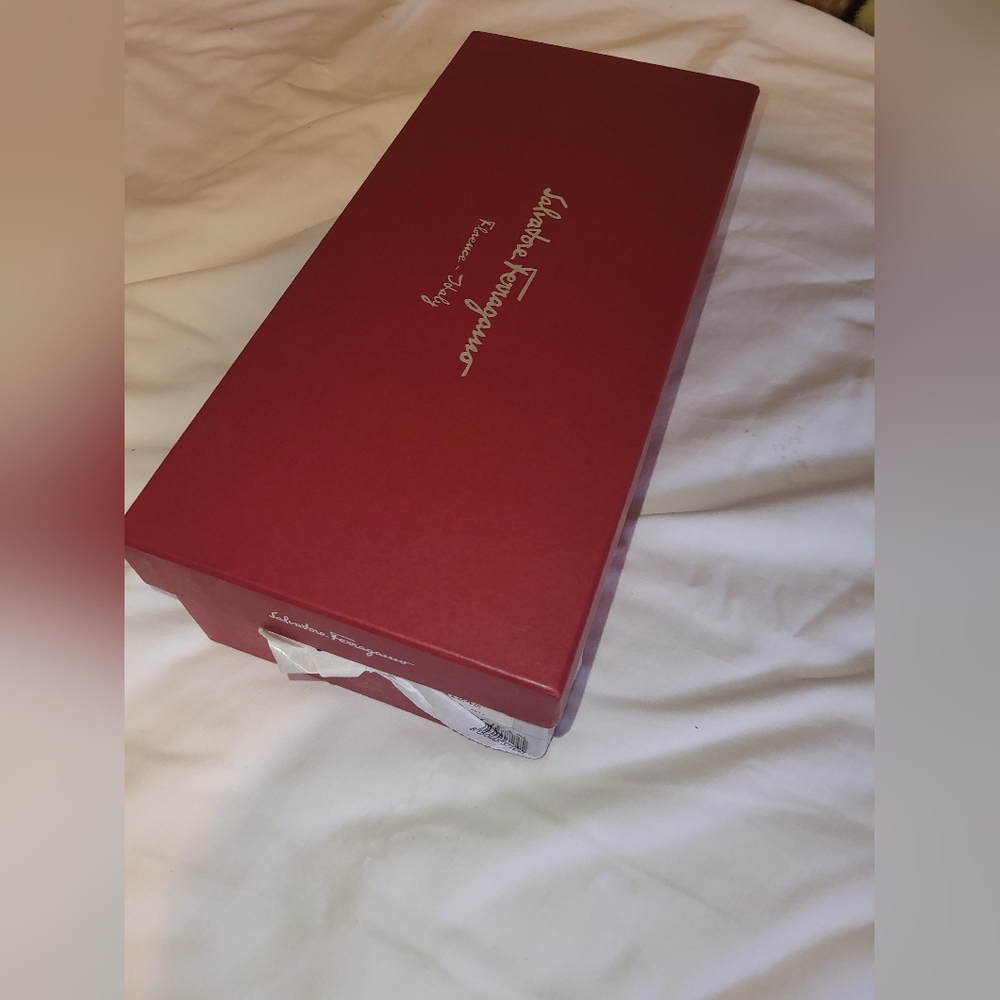 Salvatore Ferragamo Red Flats with Bow - Picture 3 of 4